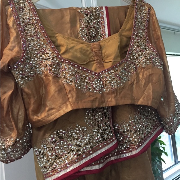 Sari - Picture 3 of 3